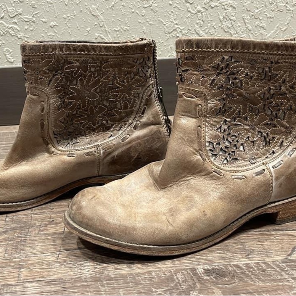 Corral Indie Spirit short boots. Excellent condition.